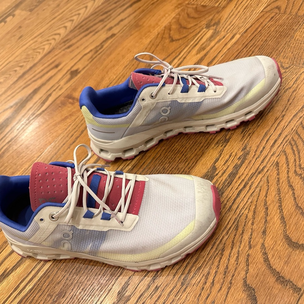 On Cloudvista trail running shoes